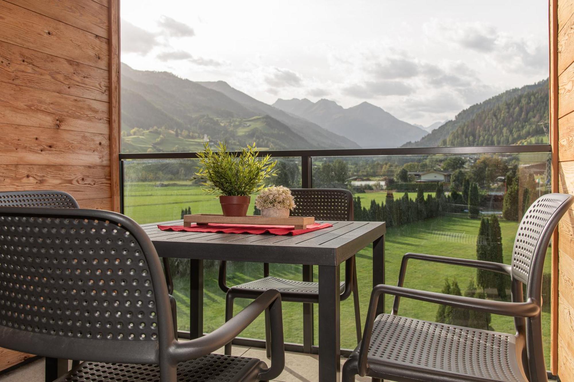 Alpenparks Montana Apartments Matrei in Osttirol Exterior photo