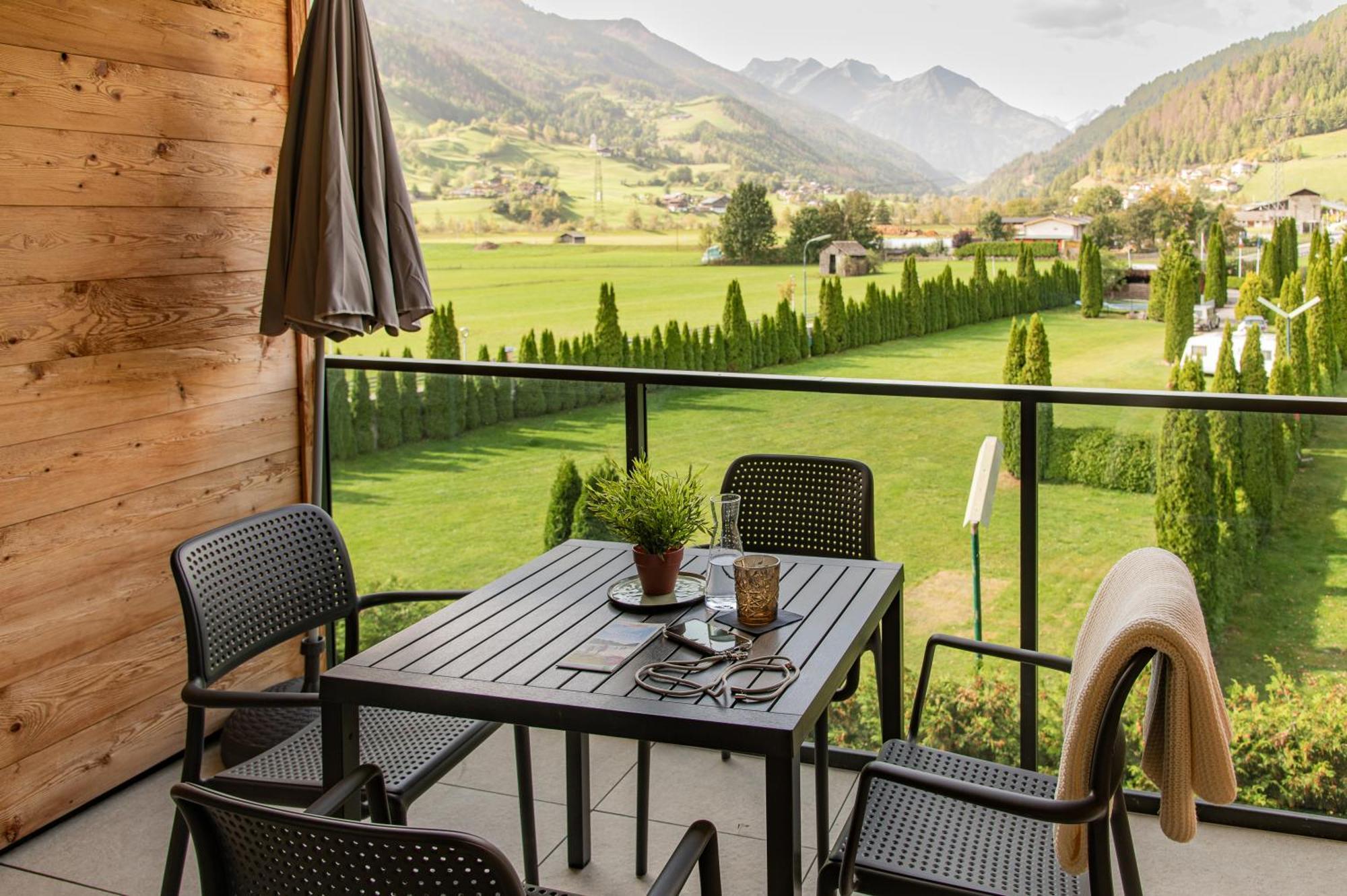 Alpenparks Montana Apartments Matrei in Osttirol Room photo